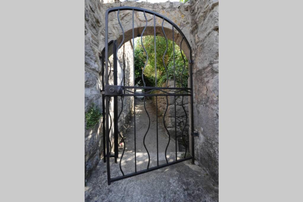 Maison Pierre Et Voute Au Coeur Du Village Balazuc Εξωτερικό φωτογραφία