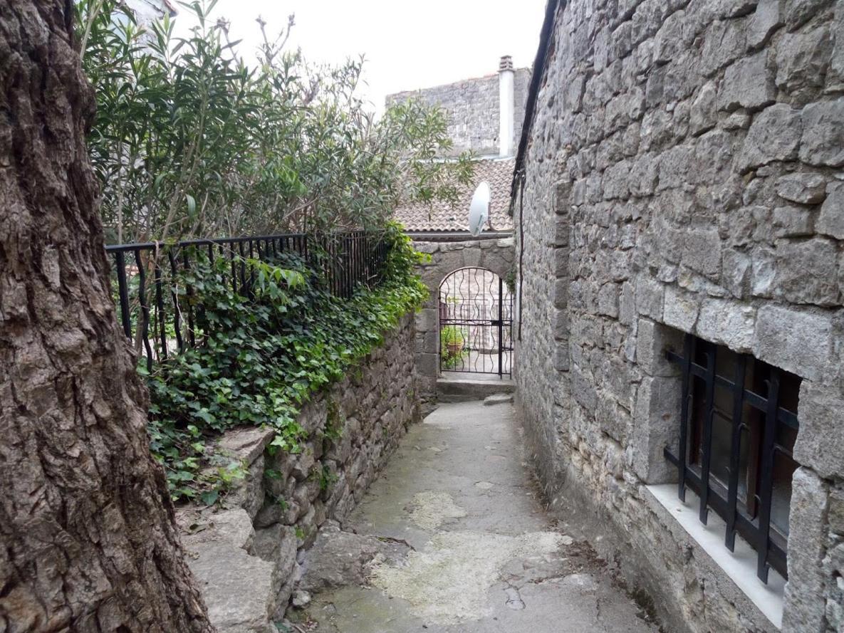 Maison Pierre Et Voute Au Coeur Du Village Balazuc Εξωτερικό φωτογραφία