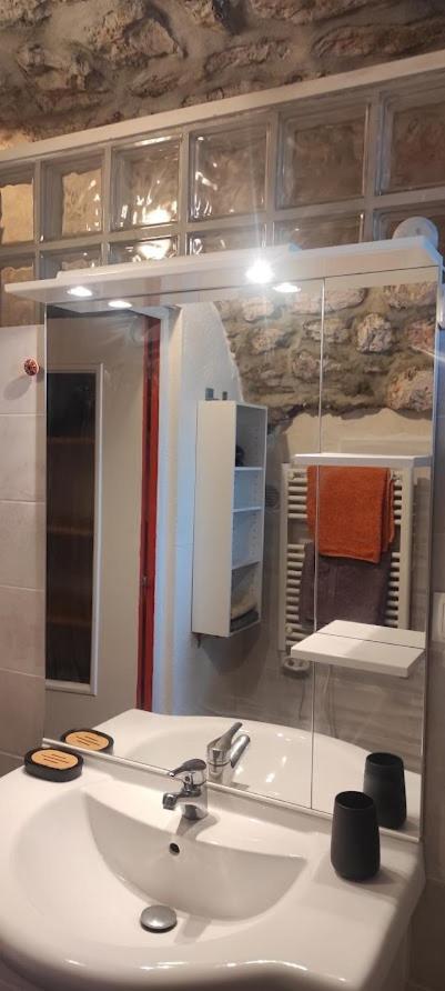 Maison Pierre Et Voute Au Coeur Du Village Balazuc Εξωτερικό φωτογραφία